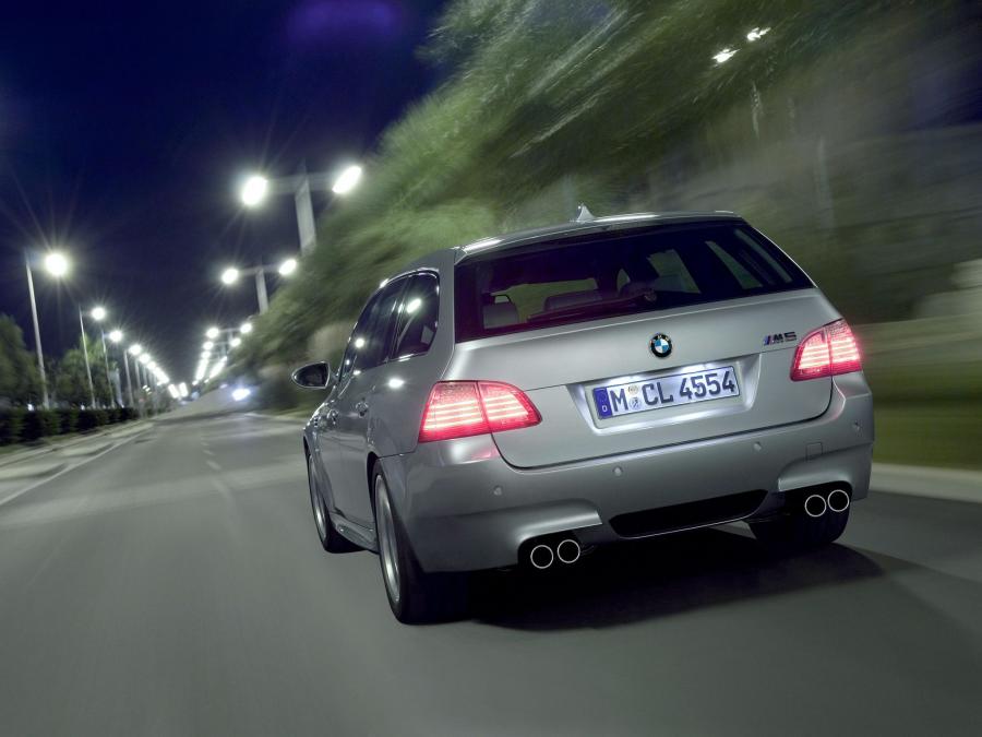  BMW M5 Touring 2007 года  (фото 13 из 56)